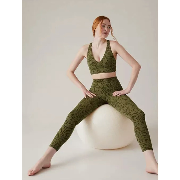 Athleta‎ Transcend Plunge Sports Bra Medium D-DD Nina Animal Print Olive NWT $59 - Picture 1 of 8